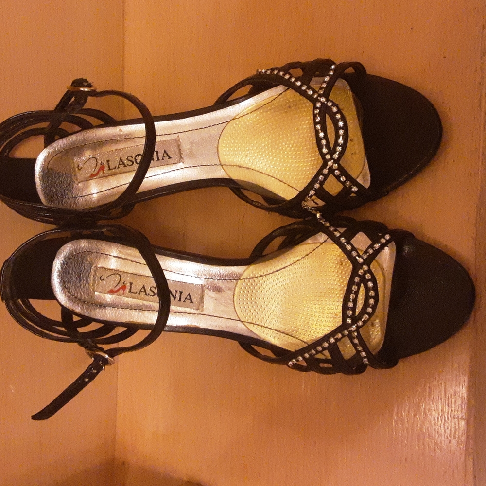Elegant black strappy sandals